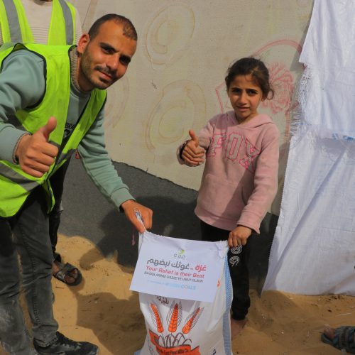 Flour trucks arrived from Egypt to the displaced people in Gaza