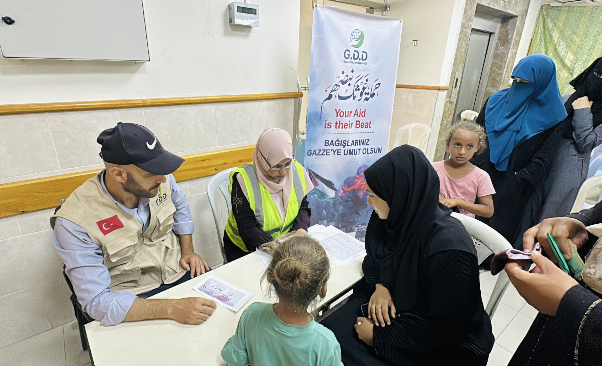 غزي دستك تستمر في توزيع كفالة ايتام الحرب في قطاع غزة