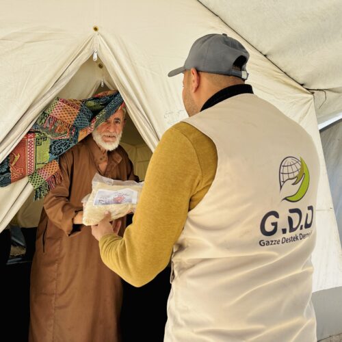 Gaza Destek Continues Distribution of Charity Bread to Displaced Families in Gaza