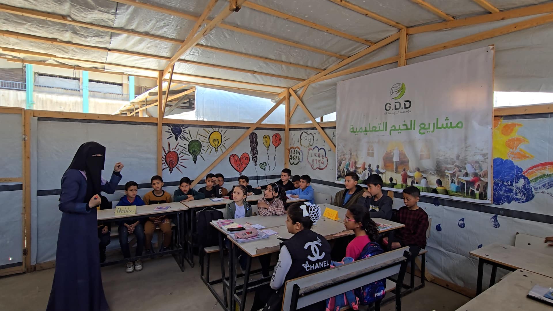 مناشدة لاستمرار الخيمة التعليمية لطلاب غزة