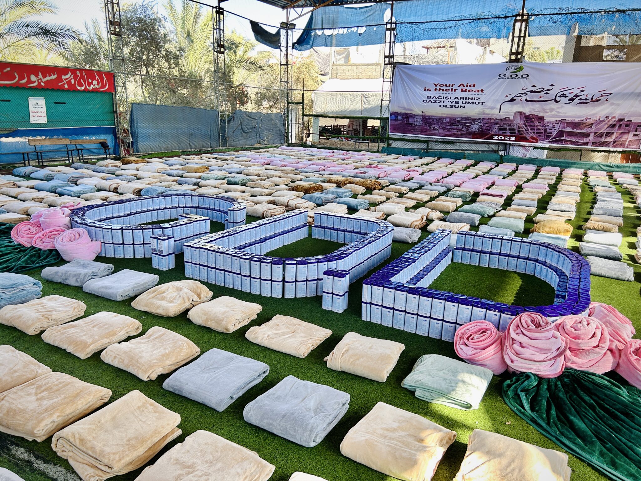 غزي دستك تبدأ تنفيذ حملة الشتاء للنازحين في غزة